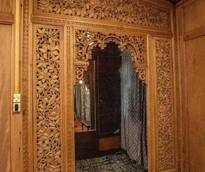 پانسیون Kharpalace Group Of Houseboats