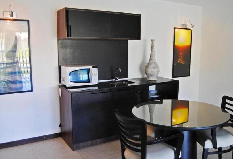 Dom Pedro Laguna Beach Resort & Golf