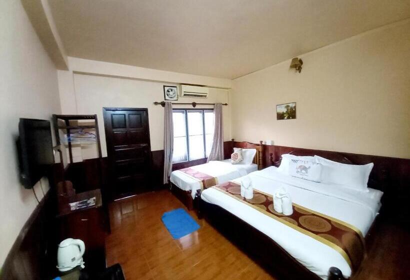 בית מלון כפרי Sisavang Mountain View