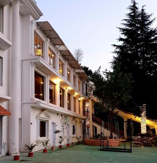 هتل The Sarai Suites, Murree