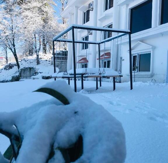 هتل The Sarai Suites, Murree