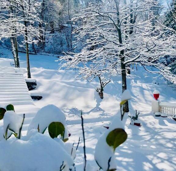 هتل The Sarai Suites, Murree