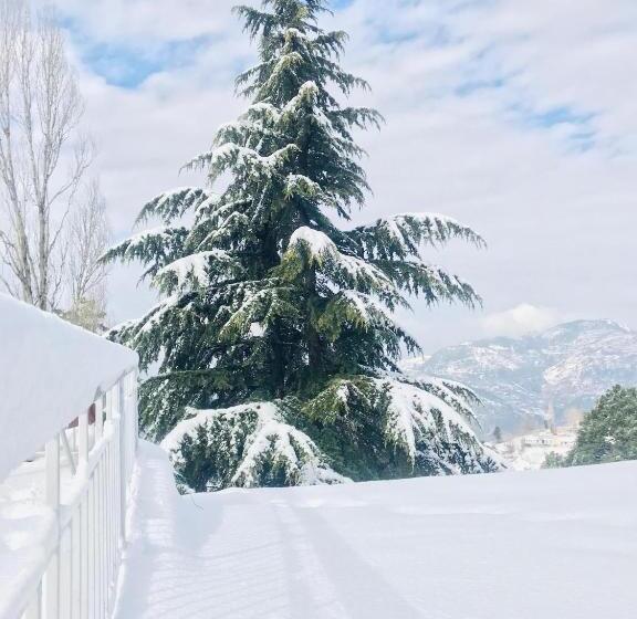 هتل The Sarai Suites, Murree