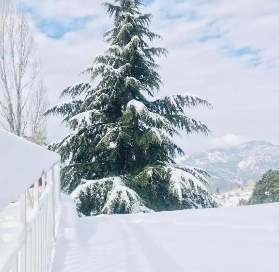 هتل The Sarai Suites, Murree