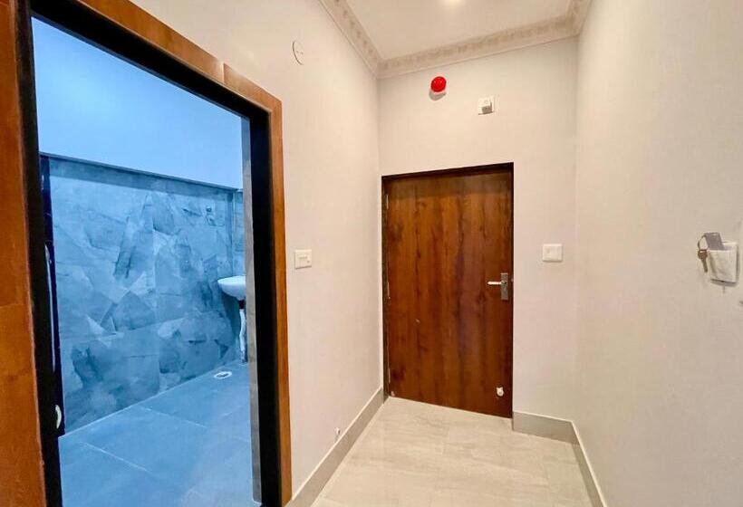 New A One Lagoon ! Puri Swimming Pool, Near Sea Beach And Temple Fully Air Conditioned Hotel With Li