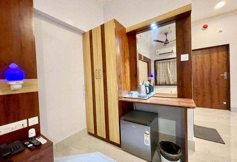 New A One Lagoon ! Puri Swimming Pool, Near Sea Beach And Temple Fully Air Conditioned Hotel With Li