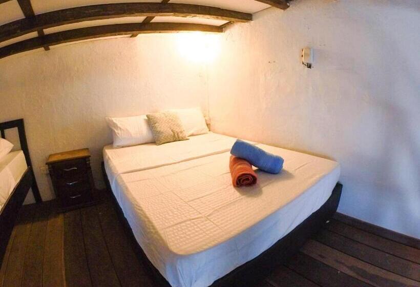 הוסטל Hostal Españolete