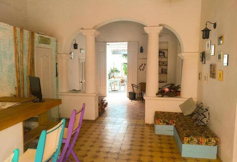 הוסטל Hostal Españolete