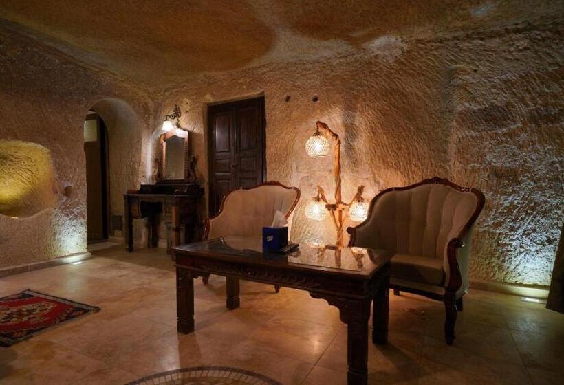 هاستل Shoestring Cave House