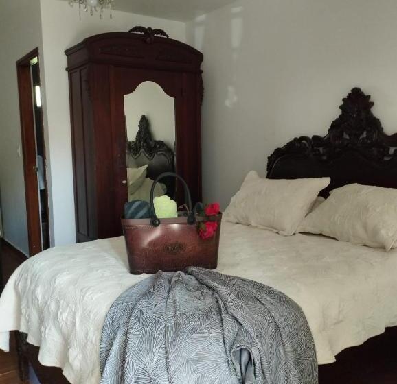 تختخواب و صبحانه Sunset Paradise