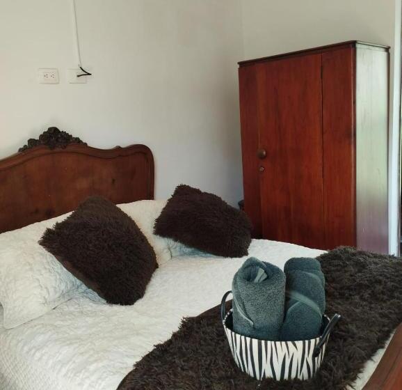 تختخواب و صبحانه Sunset Paradise