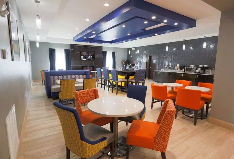 ホテル Best Western Plus Wewoka Inn & Suites