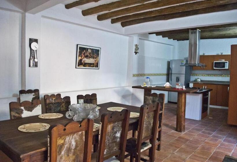 هتل Casa Aparicio Lopez