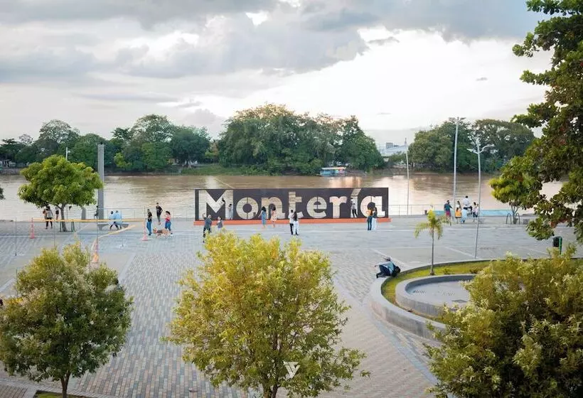 هتل Cinco Monteria