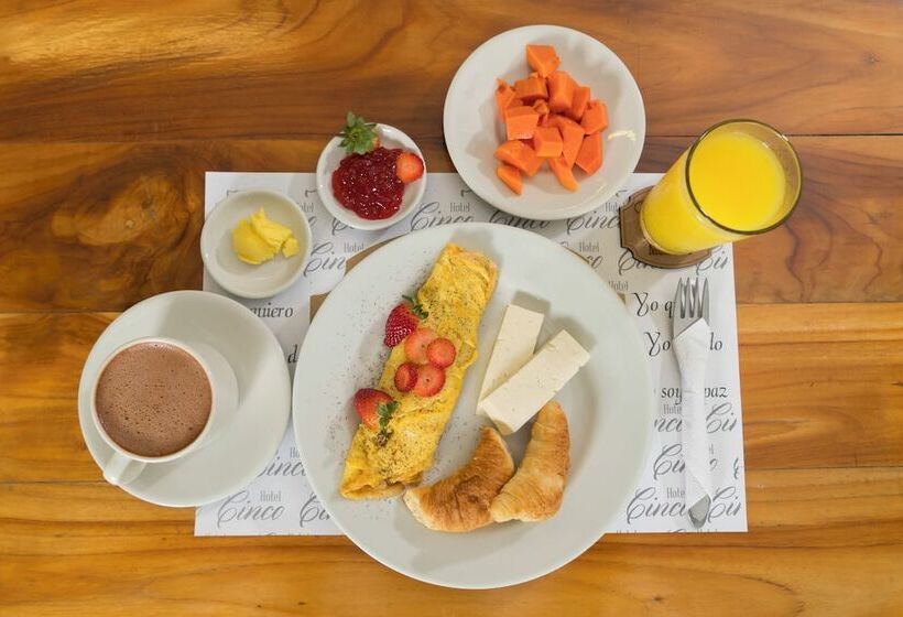 Hotel Cinco Monteria