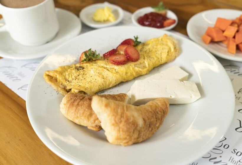 Hotel Cinco Monteria