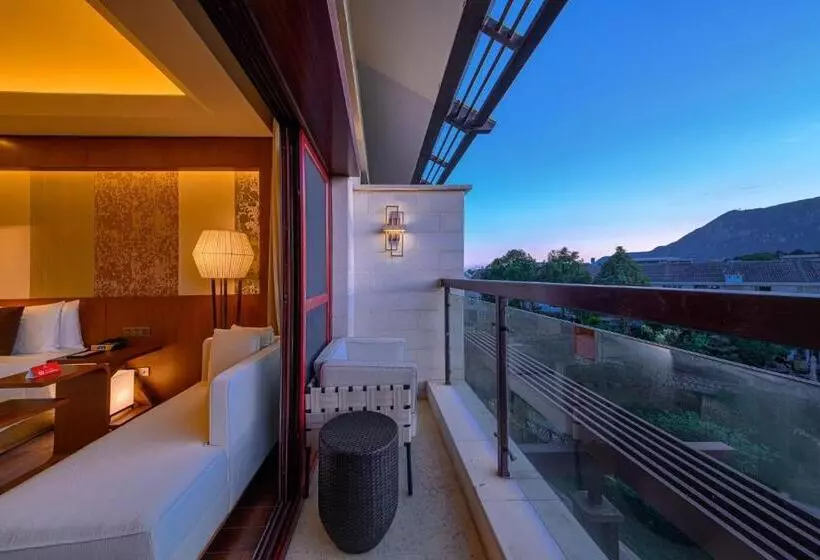 Hualuxe Hotels & Resorts Kunming, An Ihg