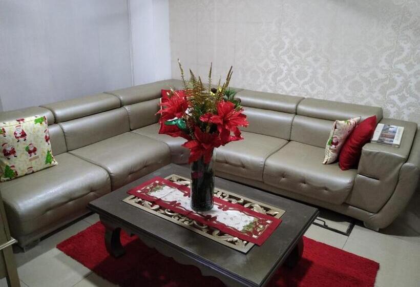 هتل La Casa Dorada