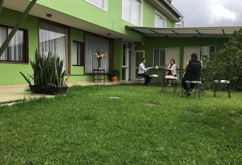 ホテル Regine S Manizales