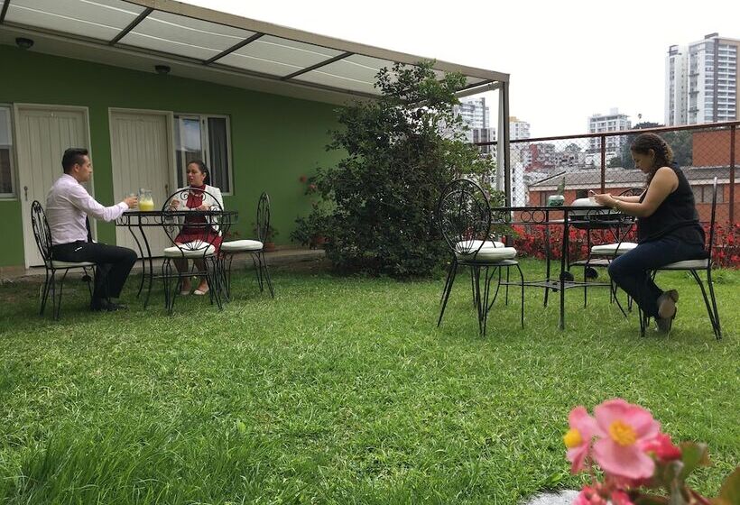 ホテル Regine S Manizales