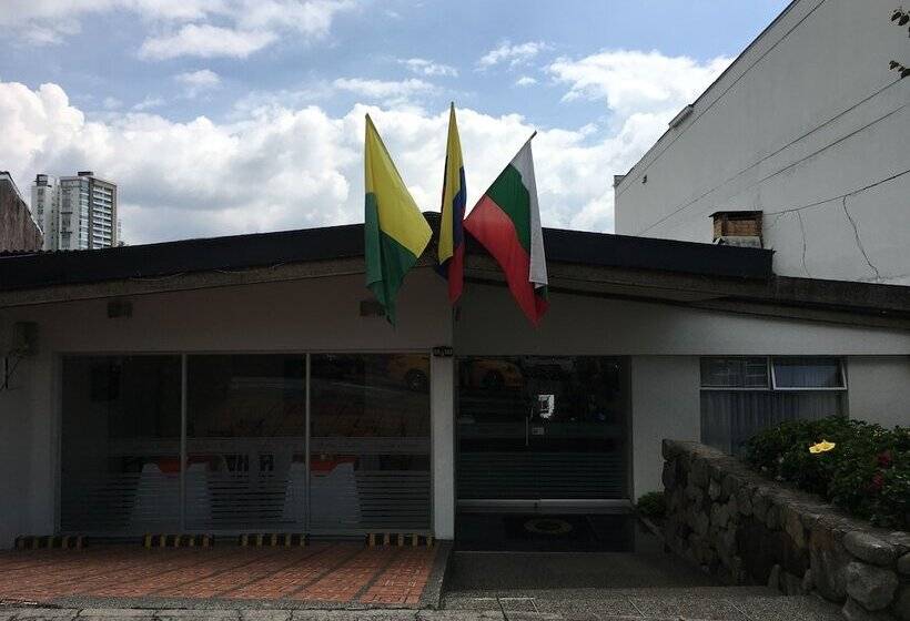 ホテル Regine S Manizales