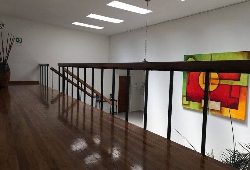 ホテル Regine S Manizales