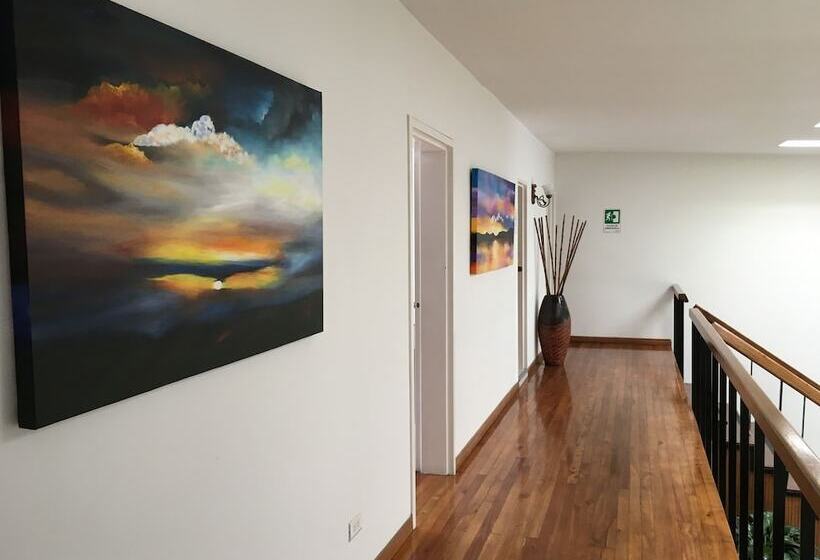 ホテル Regine S Manizales