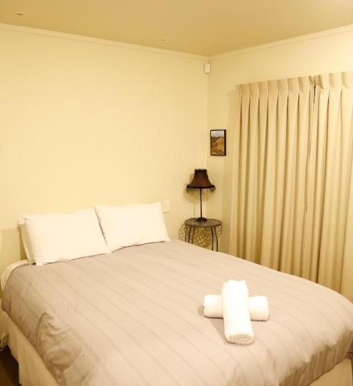 هتل Rocky Mountain Chalets Ohakune