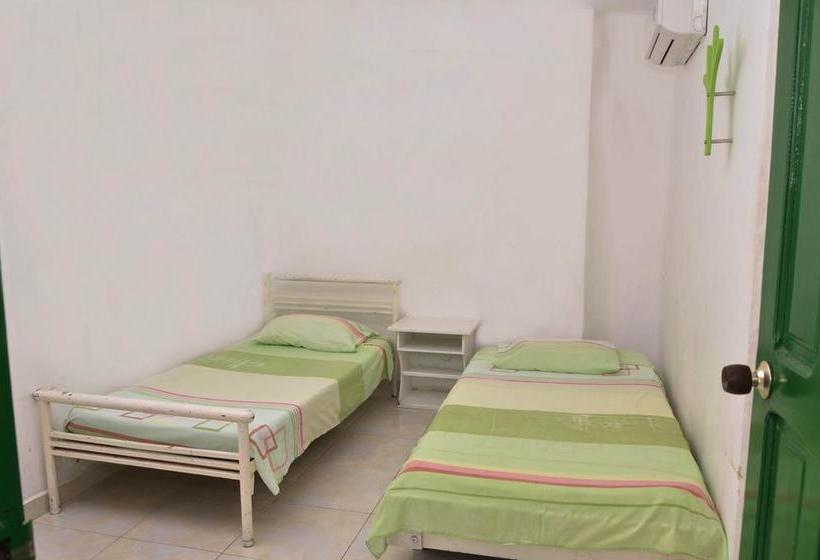 هتل Vargas Airport