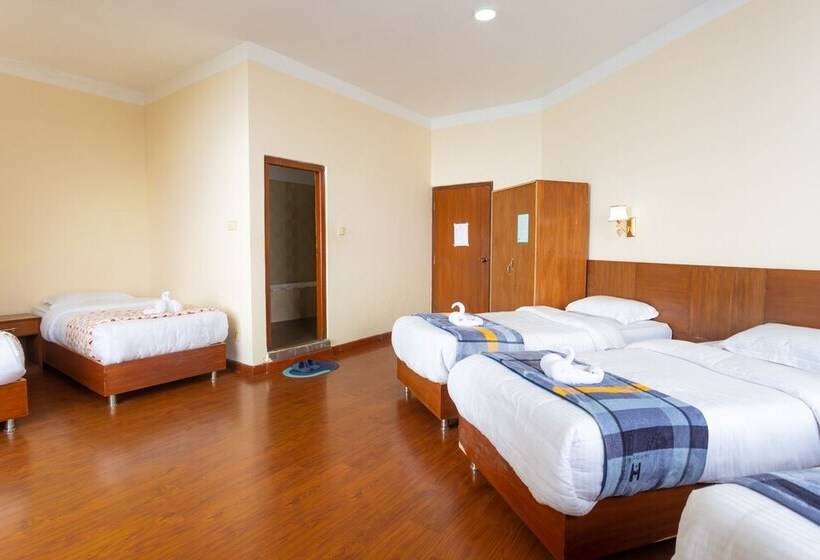 هتل Helambu Mountain Resort