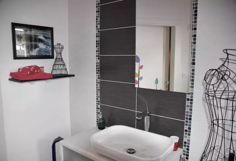 تختخواب و صبحانه Chambre D Hôtes Le Cadran Des Chauvelles