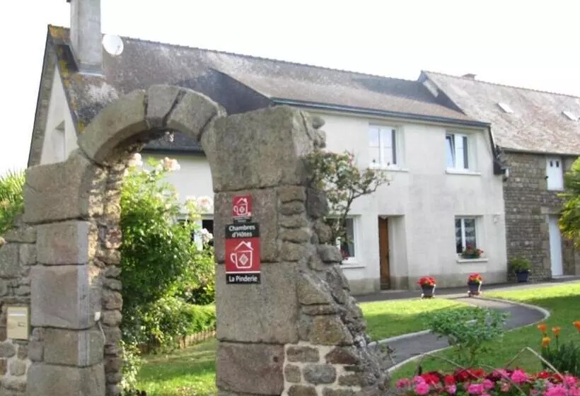 ベッドアンドブレックファースト Chambres D'hôtes La Pinderie