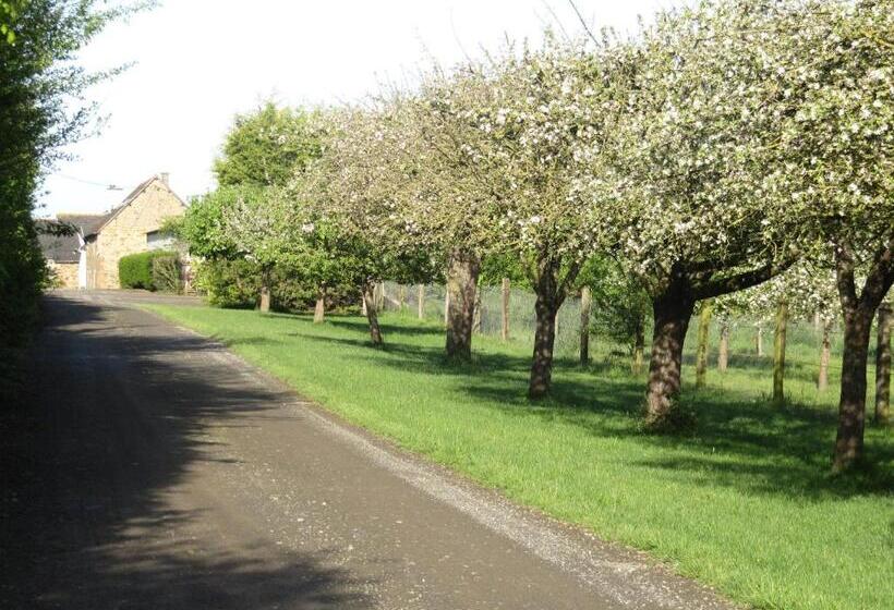민박 Chambres D'hôtes La Pinderie