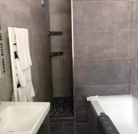 ベッドアンドブレックファースト Demeure Les Aiglons, Chambres D Hôtes & Spa