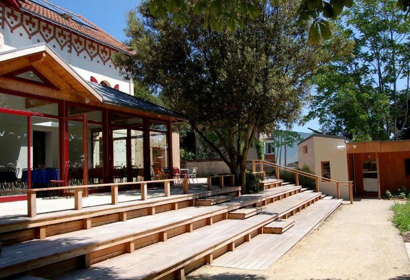 تختخواب و صبحانه La Brise De Mer