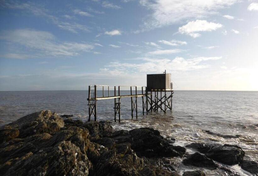 تختخواب و صبحانه La Brise De Mer