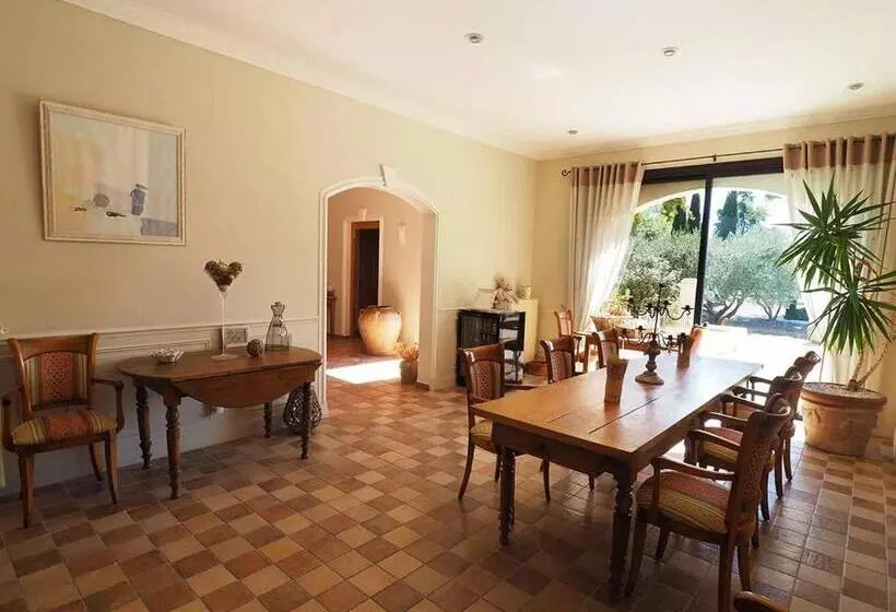 Aamiaismajoitus (B&B) Le Clos Des Cyprès Maison D Hôtes De Charme & Diner Gourmet