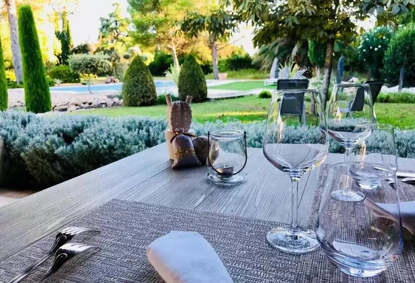 Aamiaismajoitus (B&B) Le Clos Des Cyprès Maison D Hôtes De Charme & Diner Gourmet