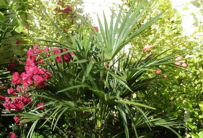 ベッドアンドブレックファースト New West Room