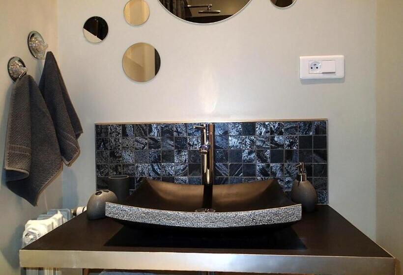 ベッドアンドブレックファースト New West Room