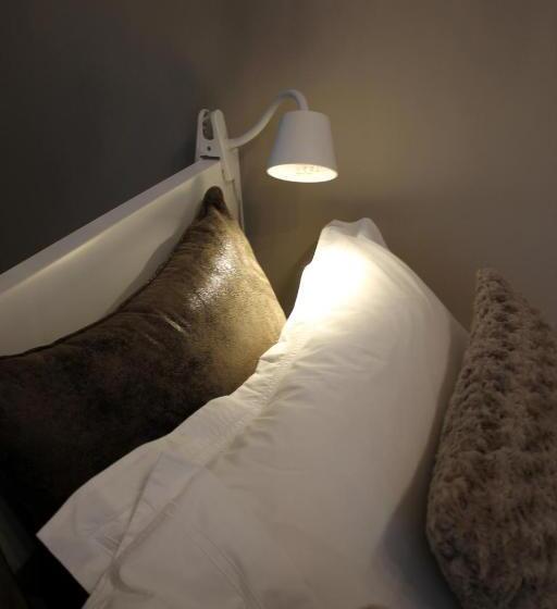 ベッドアンドブレックファースト New West Room