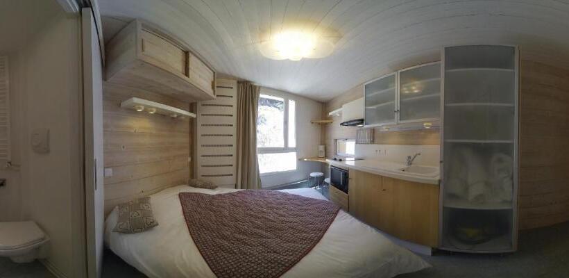 هتل Hôtel Les Gardettes