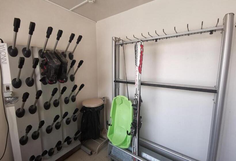 호텔 Hôtel Les Gardettes