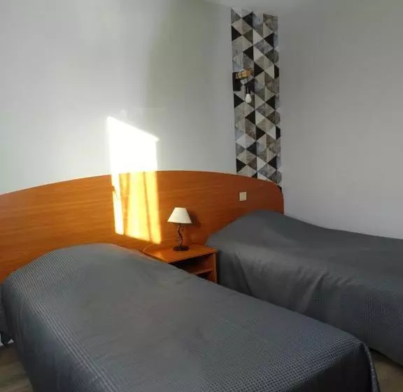 Hotelli Logis Hôtel Les 3 Marchands