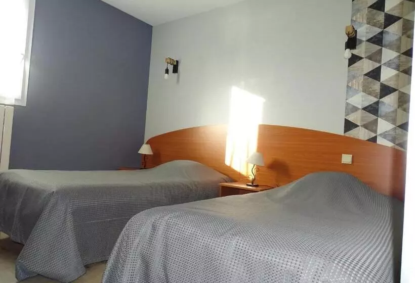 Hotelli Logis Hôtel Les 3 Marchands