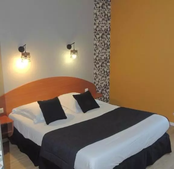 Hotelli Logis Hôtel Les 3 Marchands