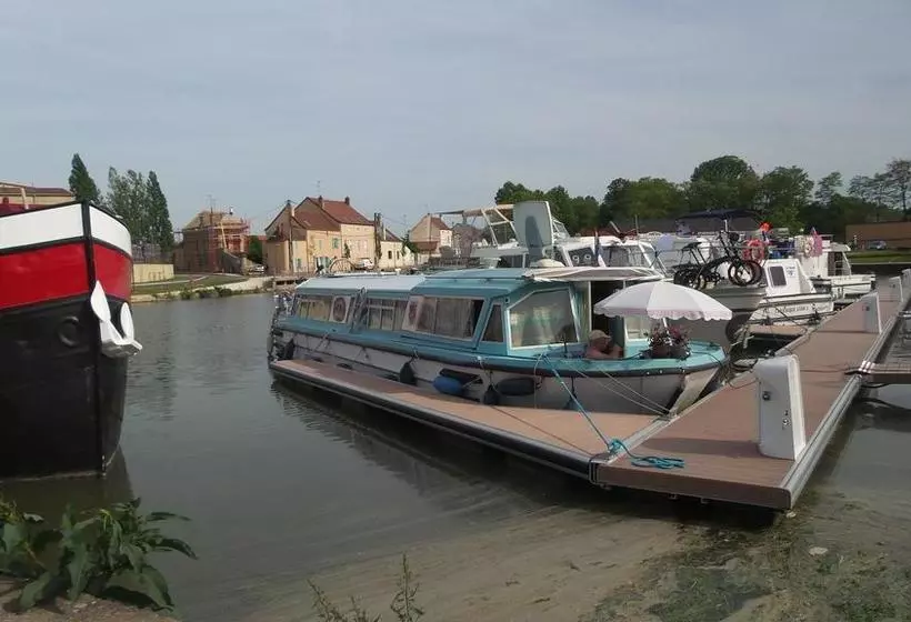 ベッドアンドブレックファースト Chambre D'hôte De La Belle Jardinière