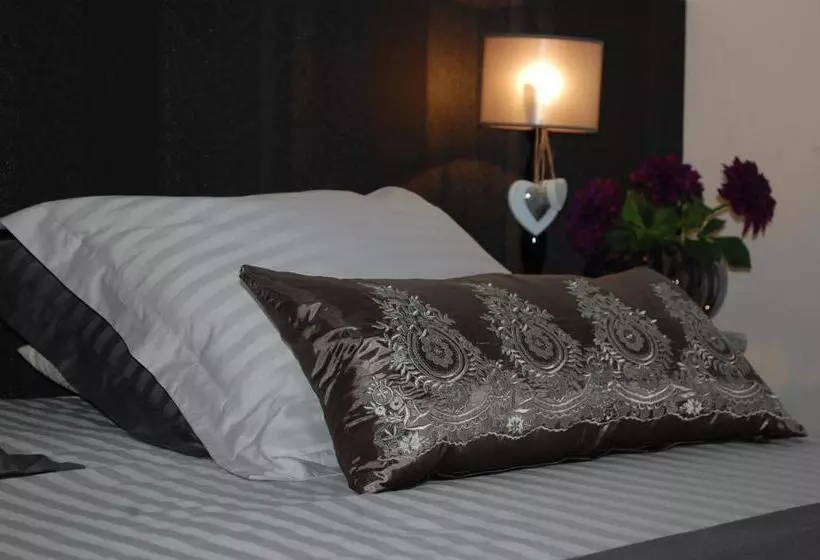 Aamiaismajoitus (B&B) Chambres D Hôtes La Parenthez
