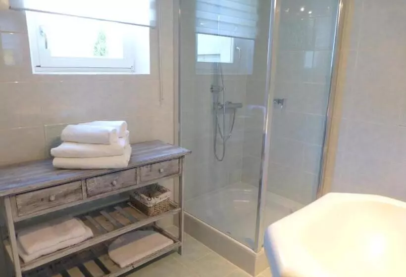 Aamiaismajoitus (B&B) Chambres D Hôtes La Parenthez