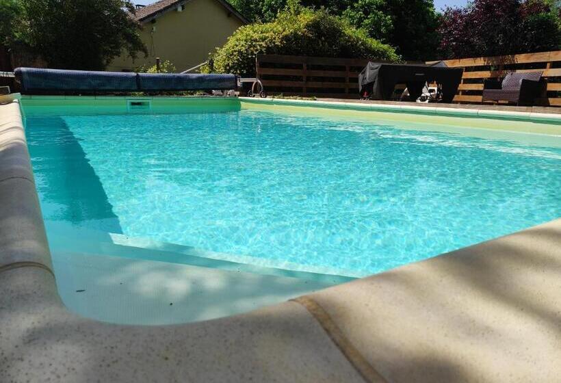 تختخواب و صبحانه La Maison De Tari